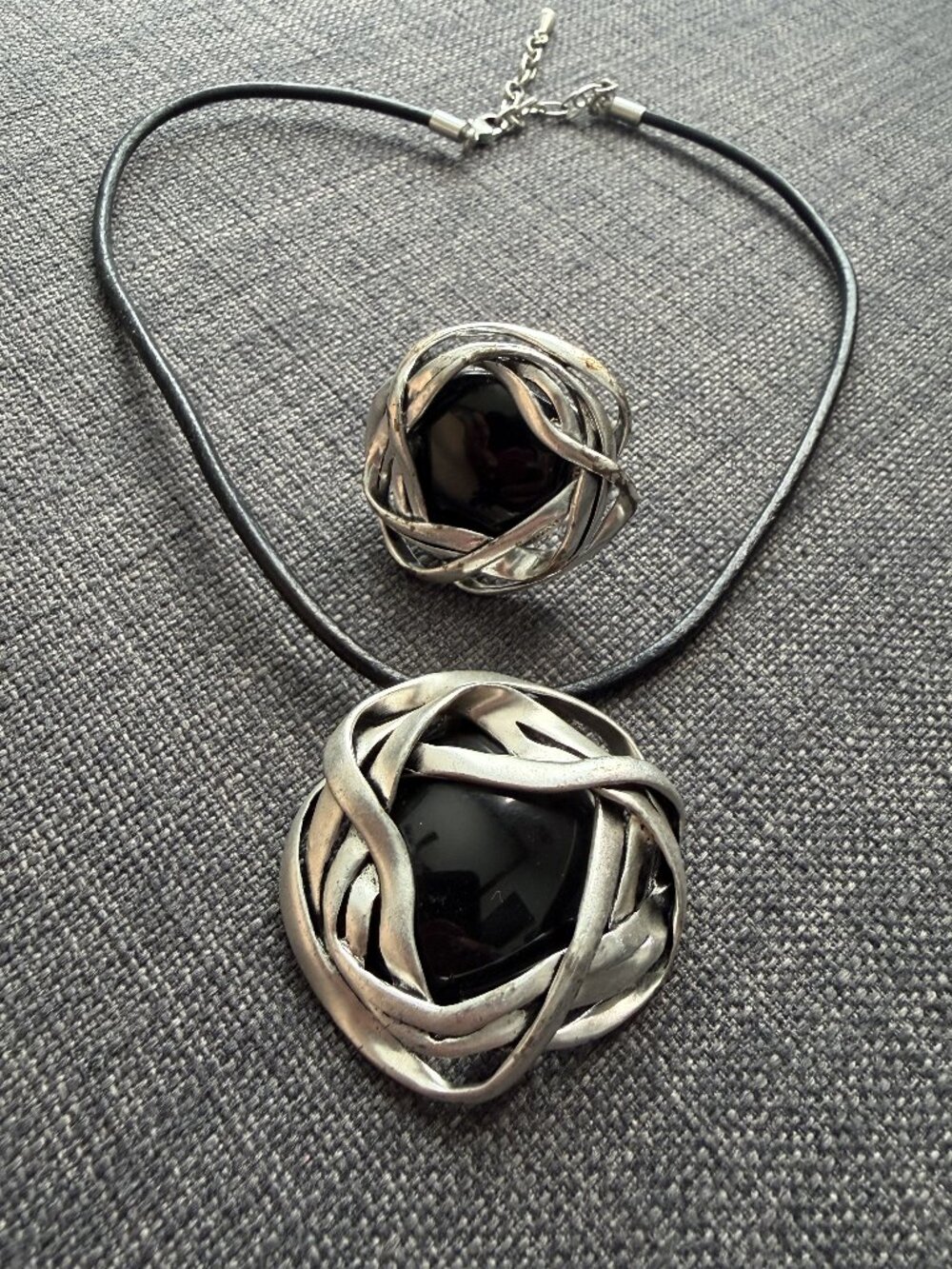 Metal statement necklace & ring set